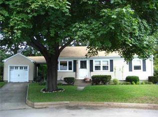 2 Petansett Ct, Warwick, RI 02888