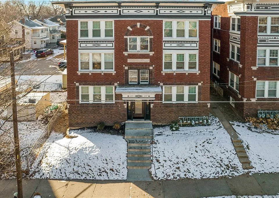 1215 W 41st St #2E