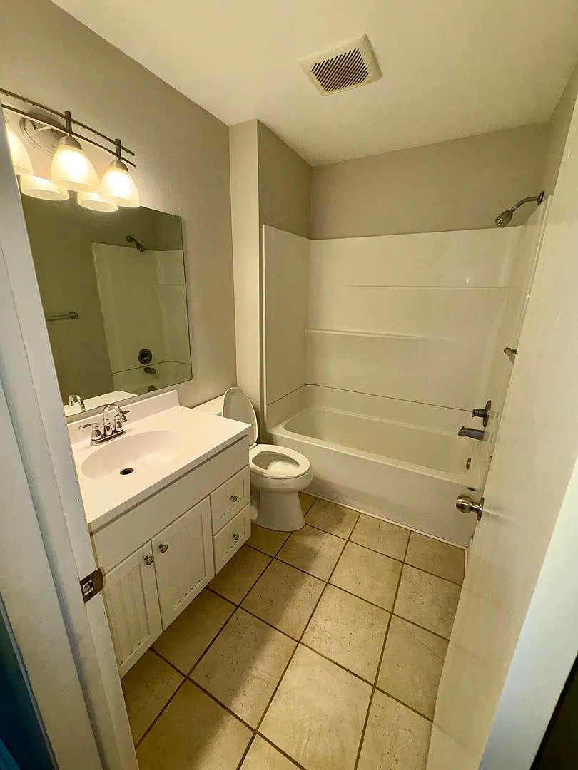 4 Bedroom 2 Bathroom House Available for Rent! — Photo 4