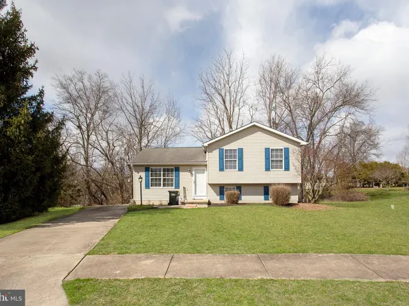 2690 Butternut Ln, York, PA 17408