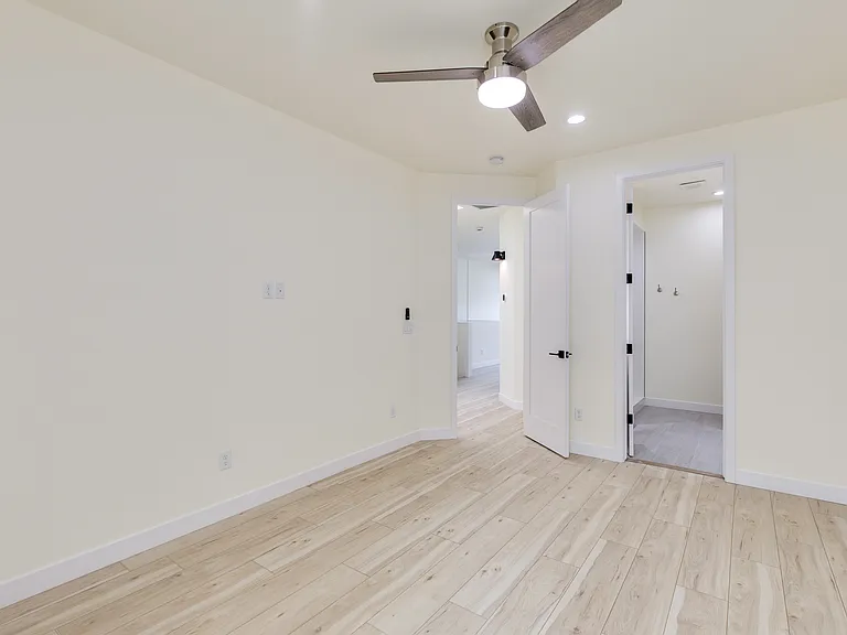 Upstairs bedroom with en-suite bathroom