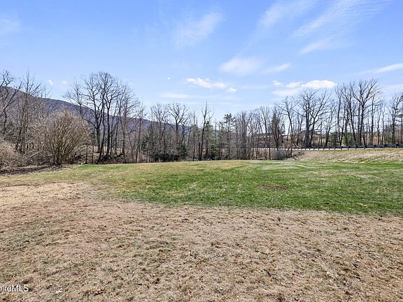 4th image of 738 River Rd