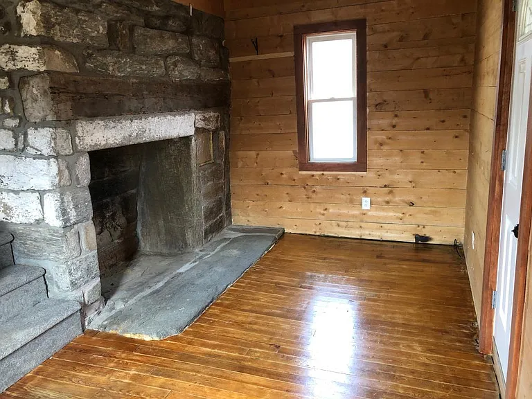 33 Carmichael Ln — Photo 7