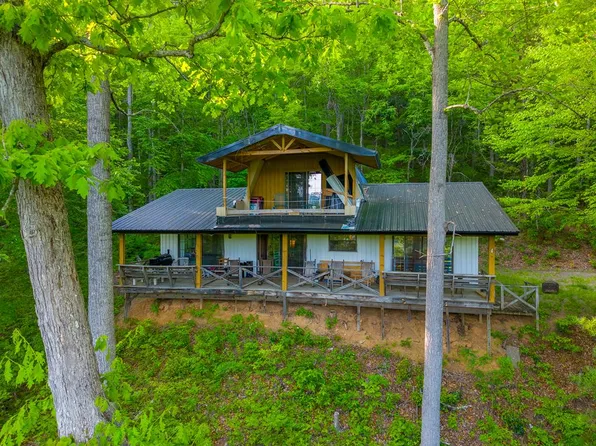 275 Mountain Laurel Dr, Franklin, NC 28734