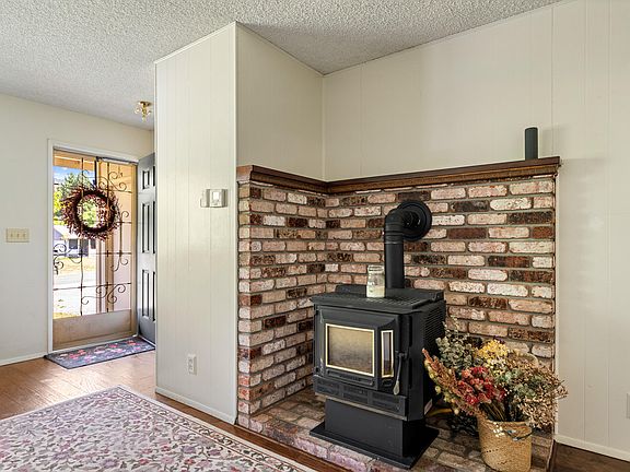 3rd image of 210 Sky Crest Dr