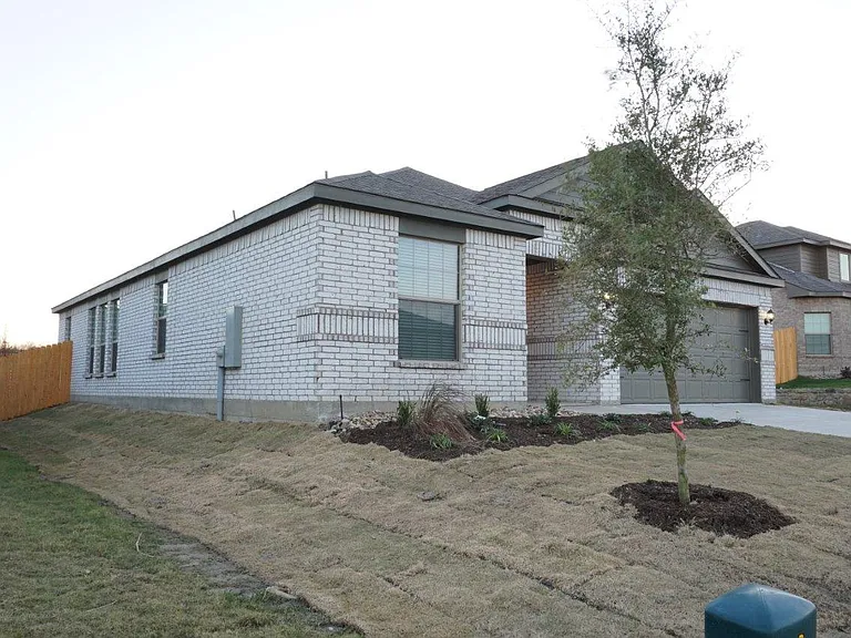 1823 Dahlia Way — Photo 3