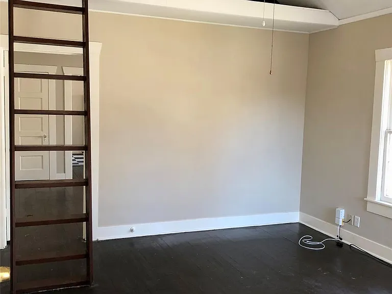 911 Harvard St #4 — Photo 3