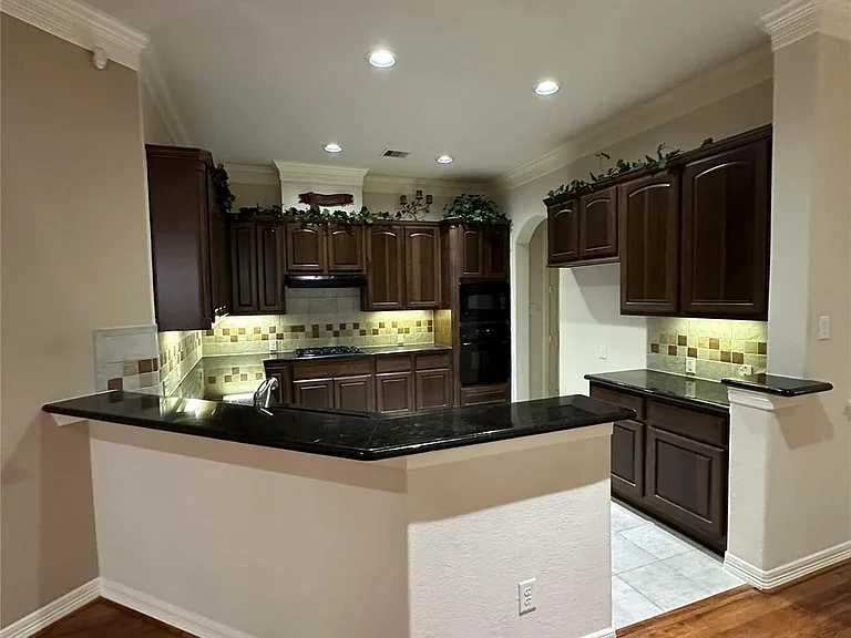2910 Royal Oaks Grv — Photo 12