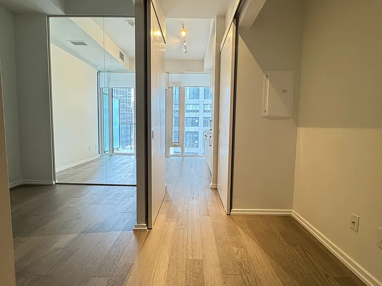 5 Soudan Ave #914 — Photo 14