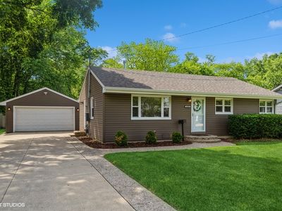 30300 N East End Ave, Libertyville, IL, 60048