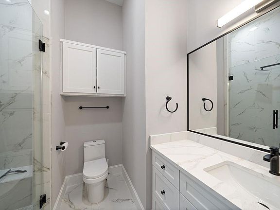 4th image of 2046 Macarthur St