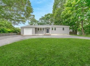 34 Pinetop Dr, Shirley, NY 11967