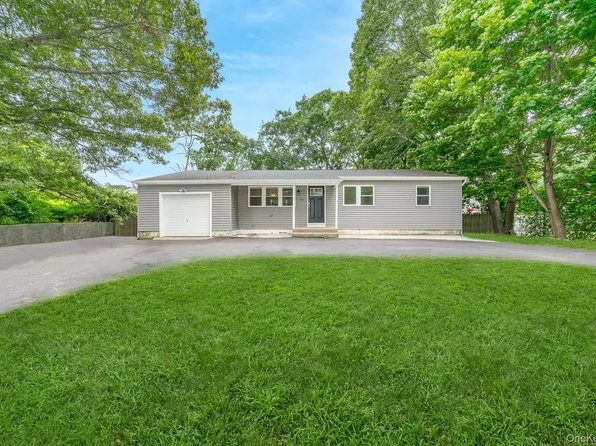 34 Pinetop Drive, Shirley, NY 11967