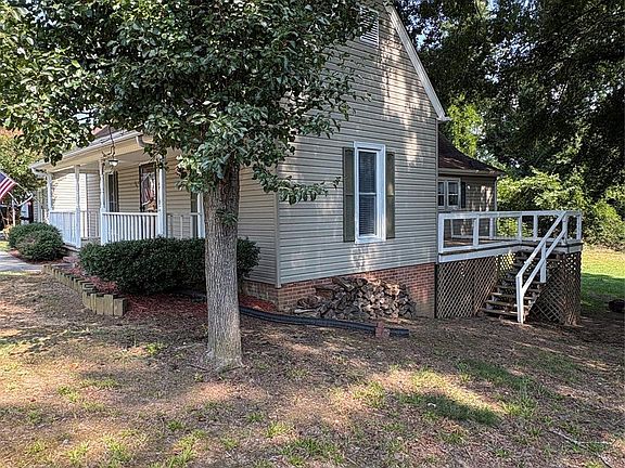 4th image of 705 Parker St
