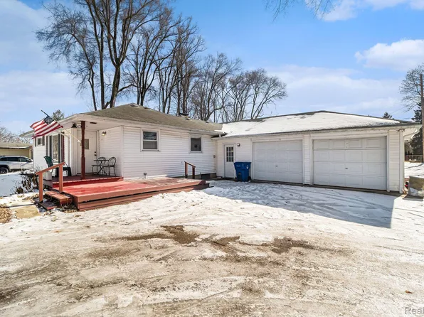 5865 Eldridge Dr, Waterford, MI 48327