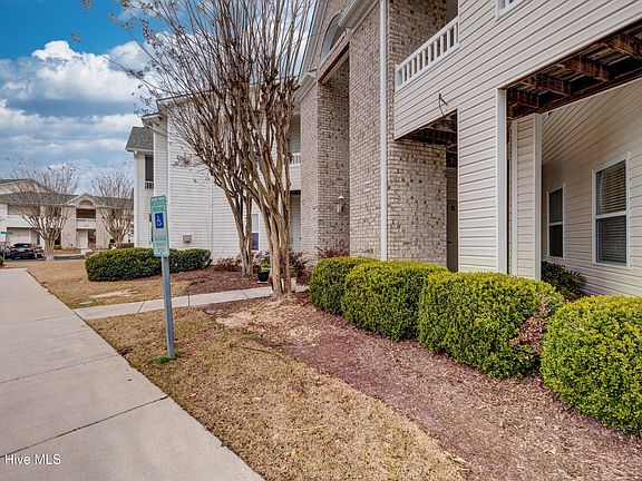 3rd image of 3901 Botsford Court #104