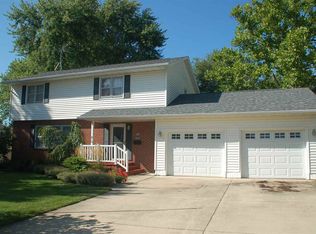 813 7th St SE, Oelwein, IA 50662