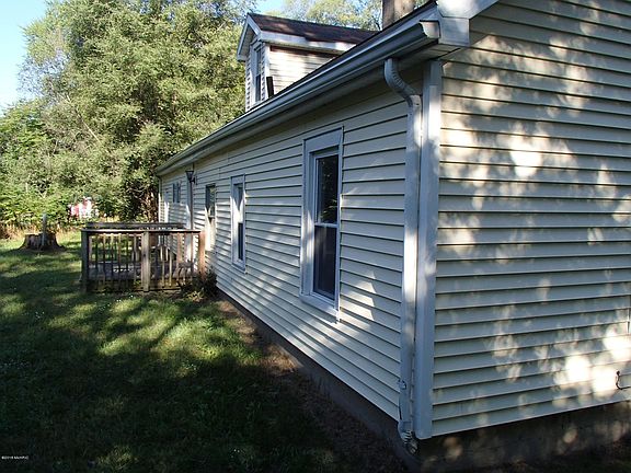 3rd image of 168 Darlene Ln