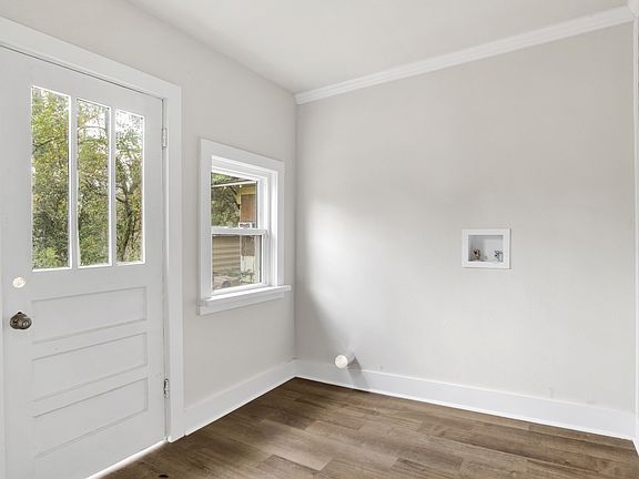 4th image of 1009 Miami St