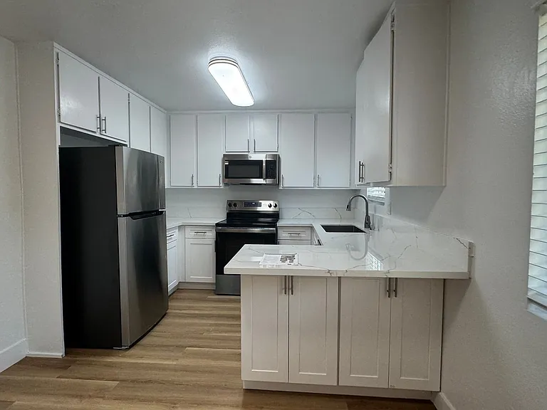 20317 Saticoy St — Photo 32