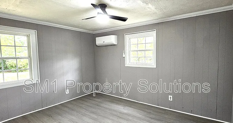 1001 Burton Ave — Photo 10