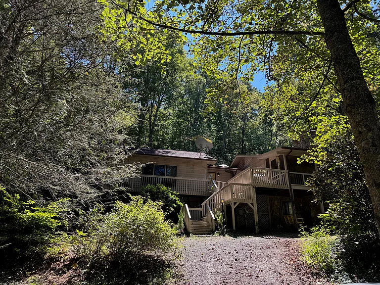 675 Crowe Rd — Photo 1