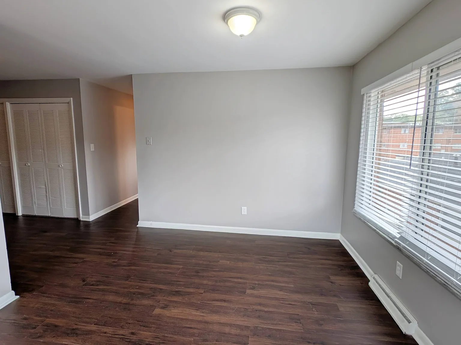 2 bed, 1000 sqft, $985 — Photo 4