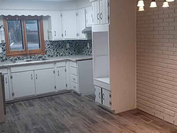3rd image of 3033 Stardust Dr