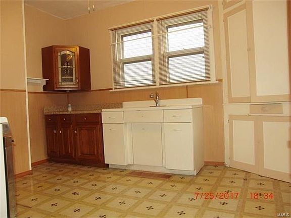4th image of 4549 Newport Ave