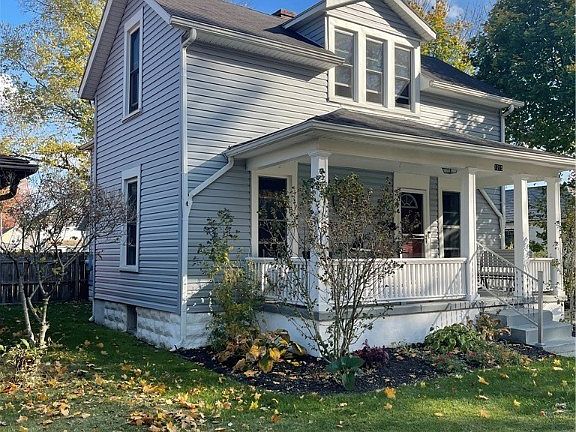 3rd image of 1215 Forest Ave