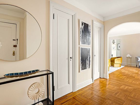 3rd image of 116 Pinehurst Ave APT E15