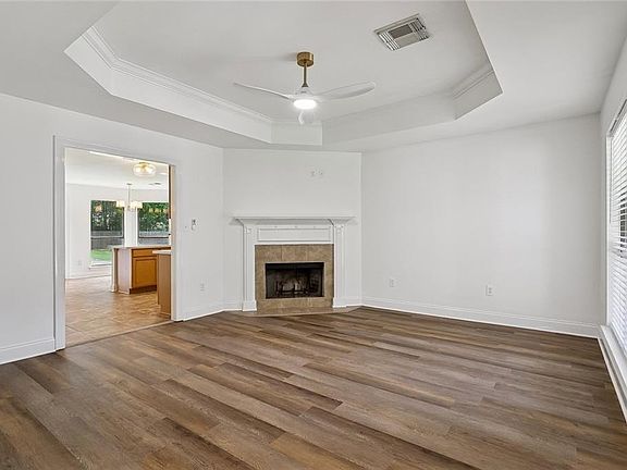 4th image of 53 Adrienne St