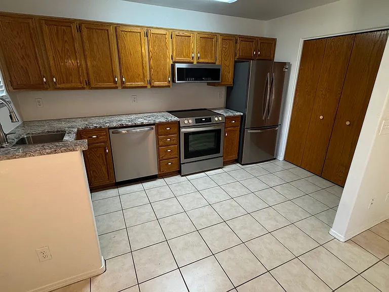 3214 N Victor Rd — Photo 3