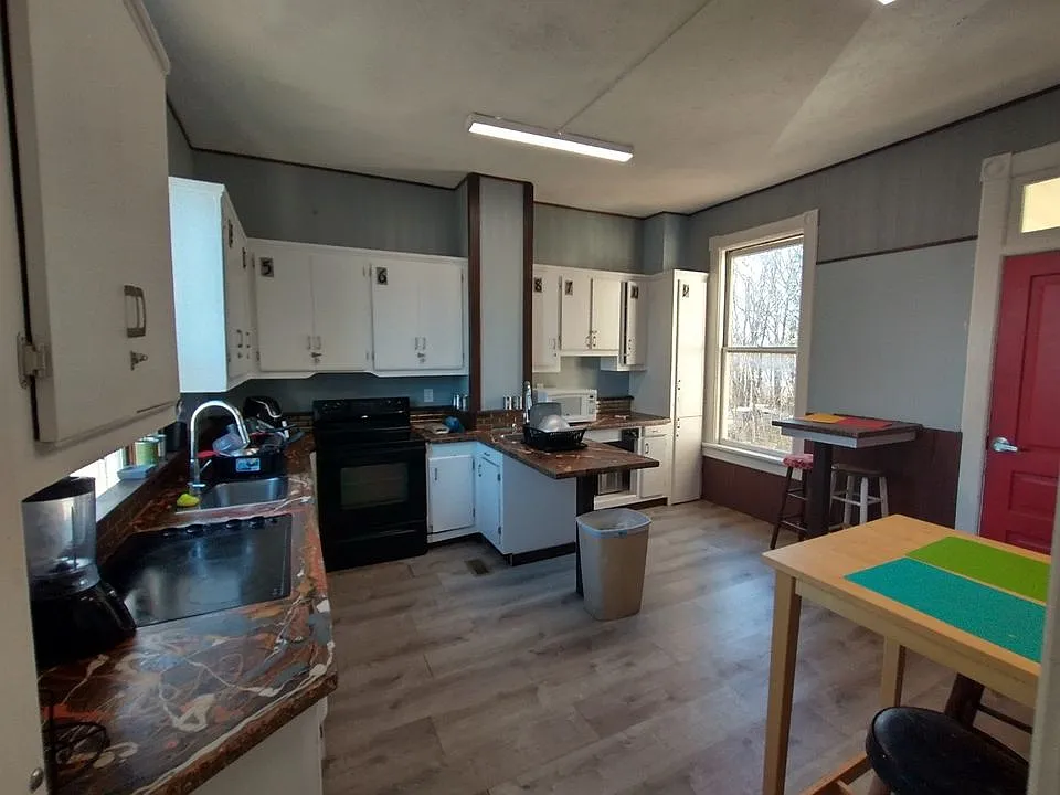 1223 Fillmore St - Freedom Manor - Room 1 — Photo 3