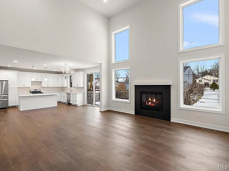 2911 Walsh Dr — Photo 10