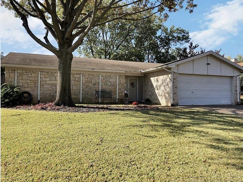 1st image of 3209 Meadow Wood Ln