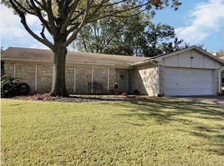 3209 Meadow Wood Ln, Bedford, TX 76021