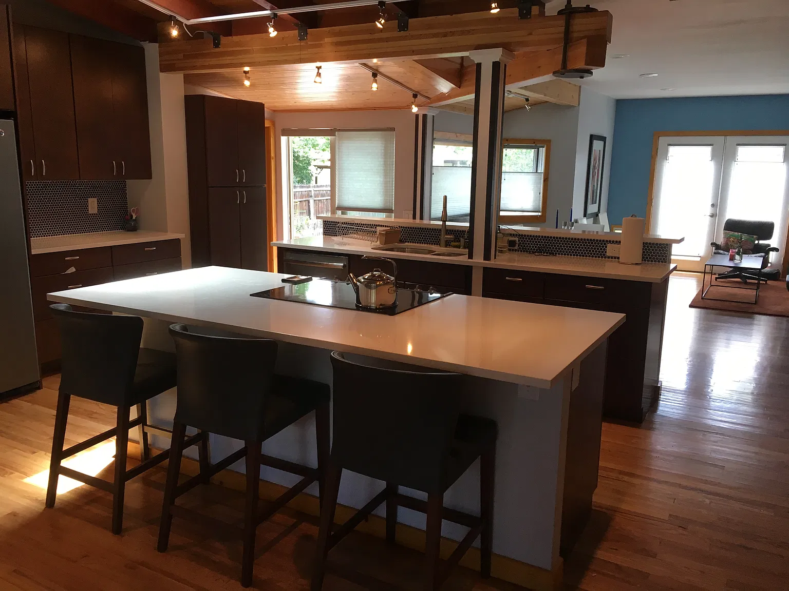 7 bed, 3.5 bath, 2650 sqft, $8,950 — Photo 3