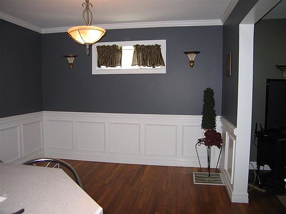 5th image of 334 Conklin Ave
