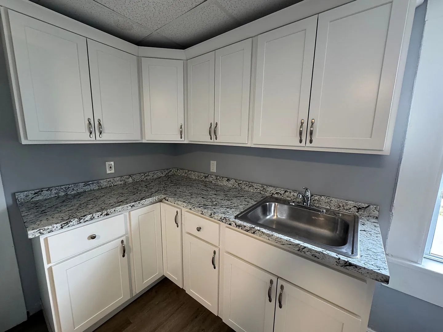211 Douglas St. — Photo 4