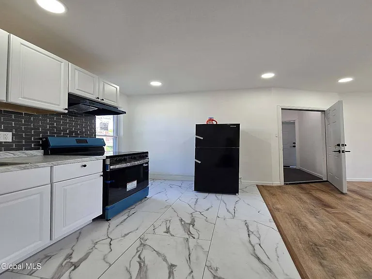 100 Division St #4 — Photo 11