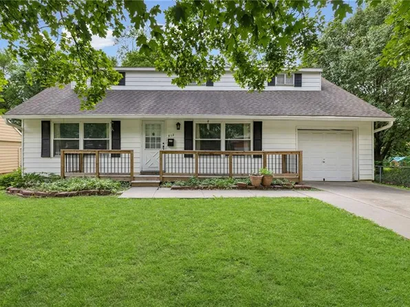 912 Ridge Dr, Belton, MO 64012