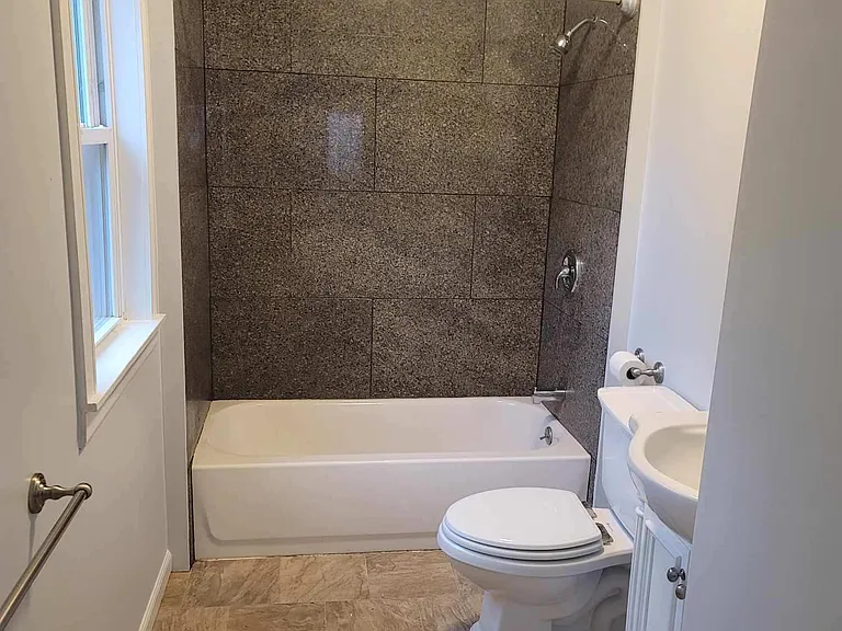 230 Parkdale Ave #LOWER — Photo 18