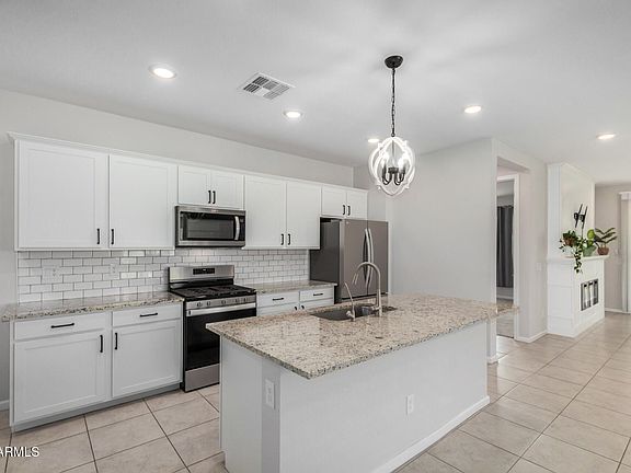 3rd image of 35170 W LA PAZ Street