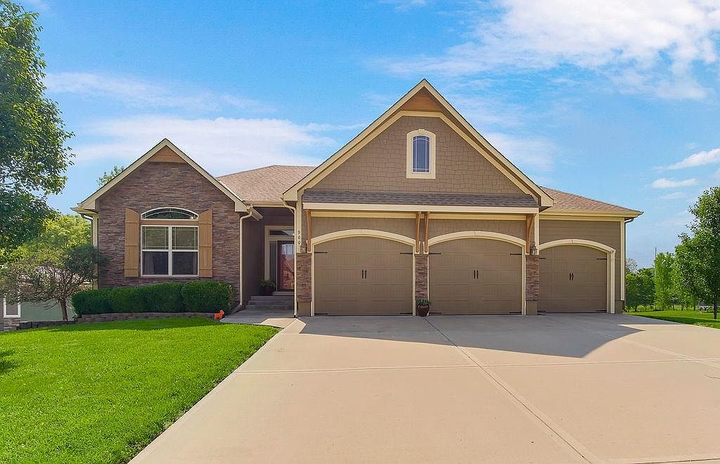 900 Buckeye Ln, Pleasant Hill, MO 64080 | Zillow