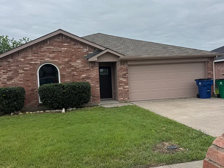 908 Creekview Dr — Photo 1