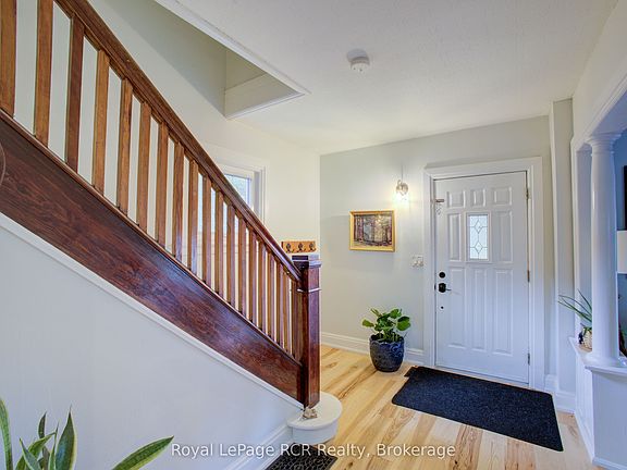 5th image of 581 Saint Andrew St W