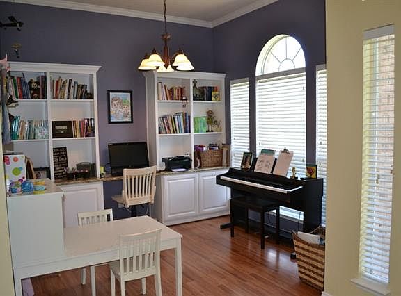 5th image of 6201 Candletree Ln