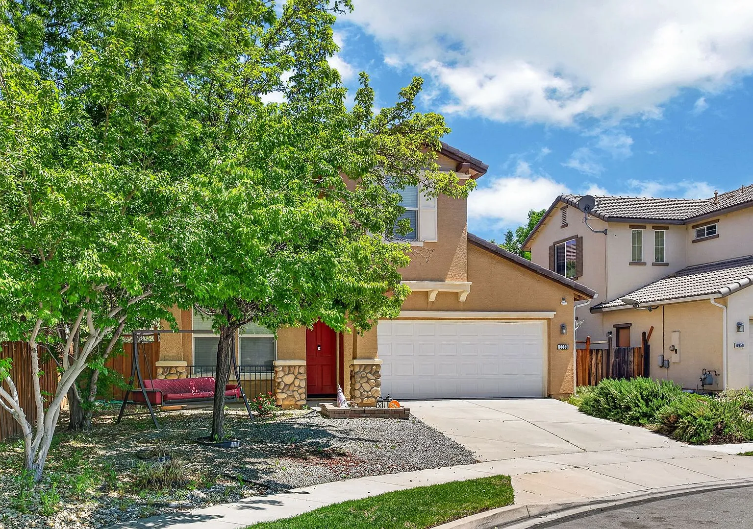 3 bd 2 bth Double Diamond Home Available Now — Photo 3