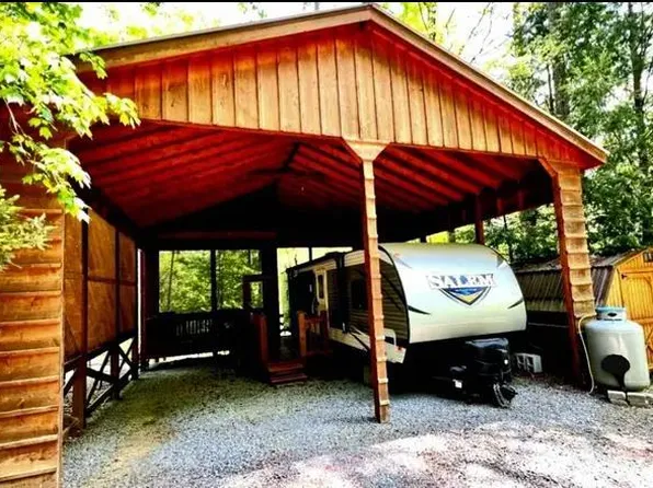 495 10th St, Ellijay, GA 30540